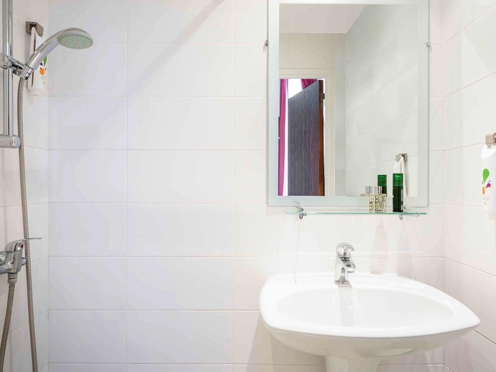 Ibis Styles Asnieres Centre Hotel Exterior foto